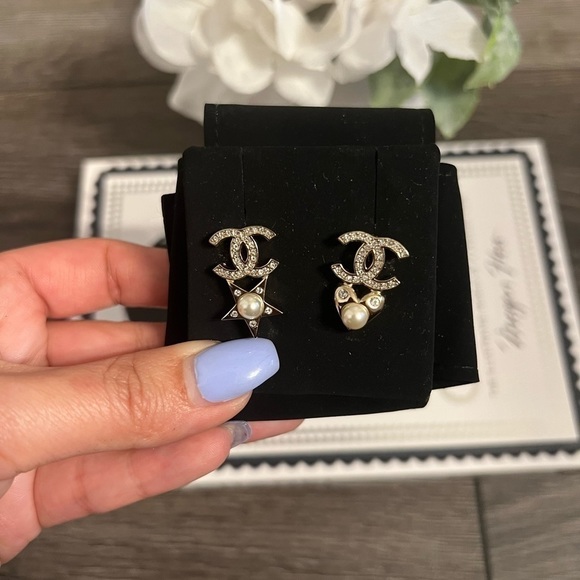 CHANEL Faux Pearl & Crystal CC Star and Heart Earrings - Picture 2 of 7